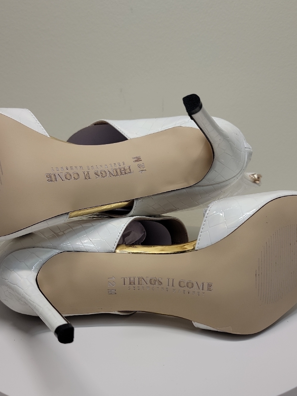 THINGS II COME NEW WHITE IRIDESCENT SNAKE STILETTOS - Picture 9 of 11